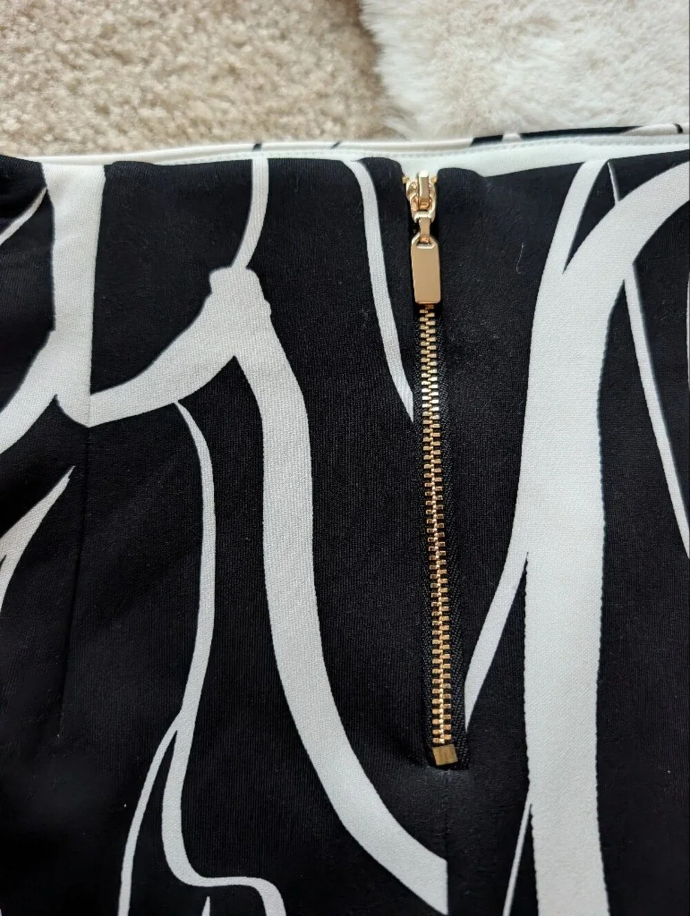 Size 8 Monochrome Floral Pencil Skirt